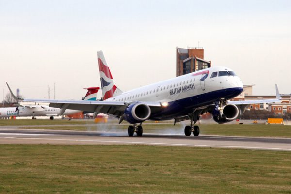 British_Airways-Aircraft_lands_at_London_City_Airport-640x427-ref43388